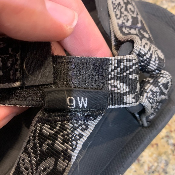 Teva black sandals women’s size 9 - Picture 5 of 7